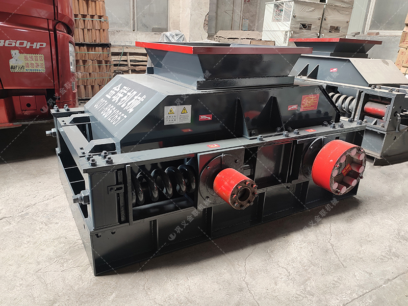 時(shí)產(chǎn)100噸齒輥破碎機(jī)廠家哪個(gè)實(shí)力強(qiáng)？