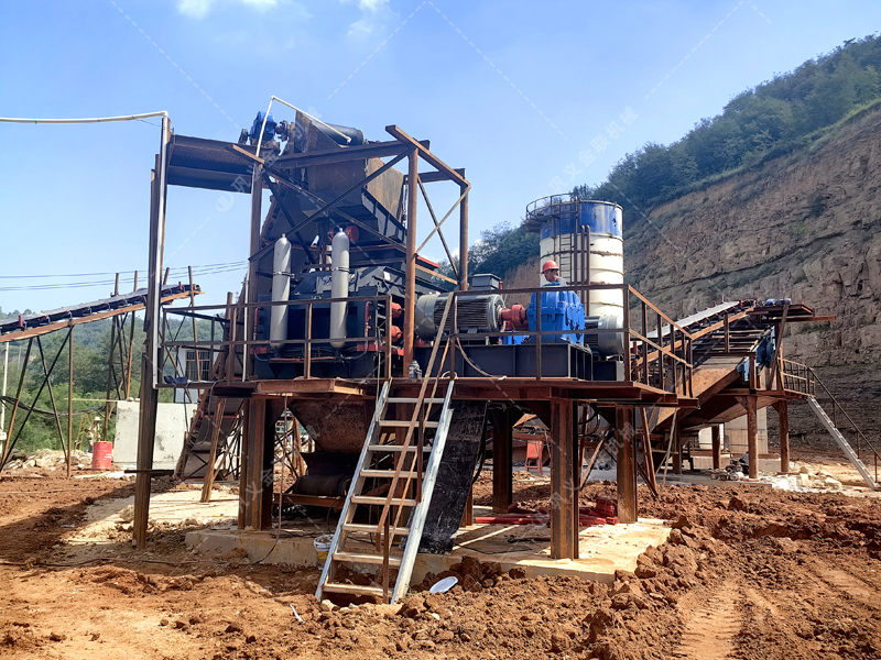 時(shí)產(chǎn)150噸選哪個(gè)型號(hào)液壓對(duì)輥破碎機(jī)？