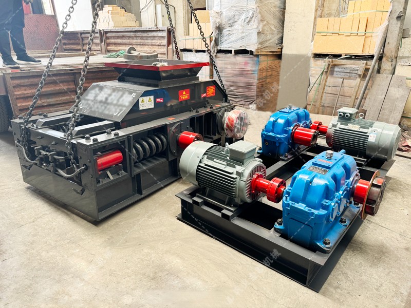 對輥細碎機_小型細碎對輥機,新型制砂細碎機生產(chǎn)視頻/型號圖片 對輥細碎機_小型細碎對輥機,新型制砂細碎機生產(chǎn)視頻/型號圖片