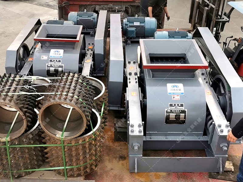 雙齒輥與光面輥差異解析：煤矸石破碎該選哪種對輥設(shè)備？